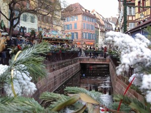 800px-Colmar-Christmas_market