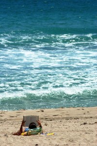 Woman_reading_on_the_beach